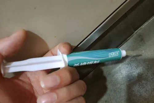 蟑螂用什么灭最好_蟑螂灭蟑螂_灭蟑螂最安全有效的方法